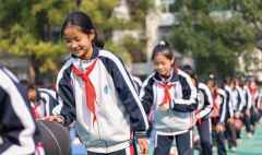 建立完美艺术学科取其他学科的美育课程系统