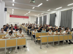 陈教员组织各学生食堂工做人员进行了食 